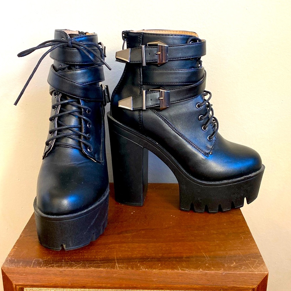 GOTH✨ Platform Boots